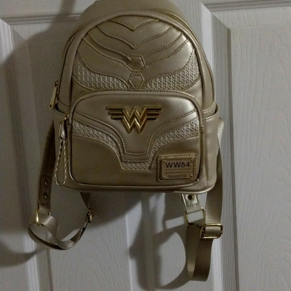 🎁Wonder Woman Loungefly backpack